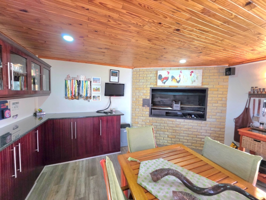 5 Bedroom Property for Sale in La Provance Free State